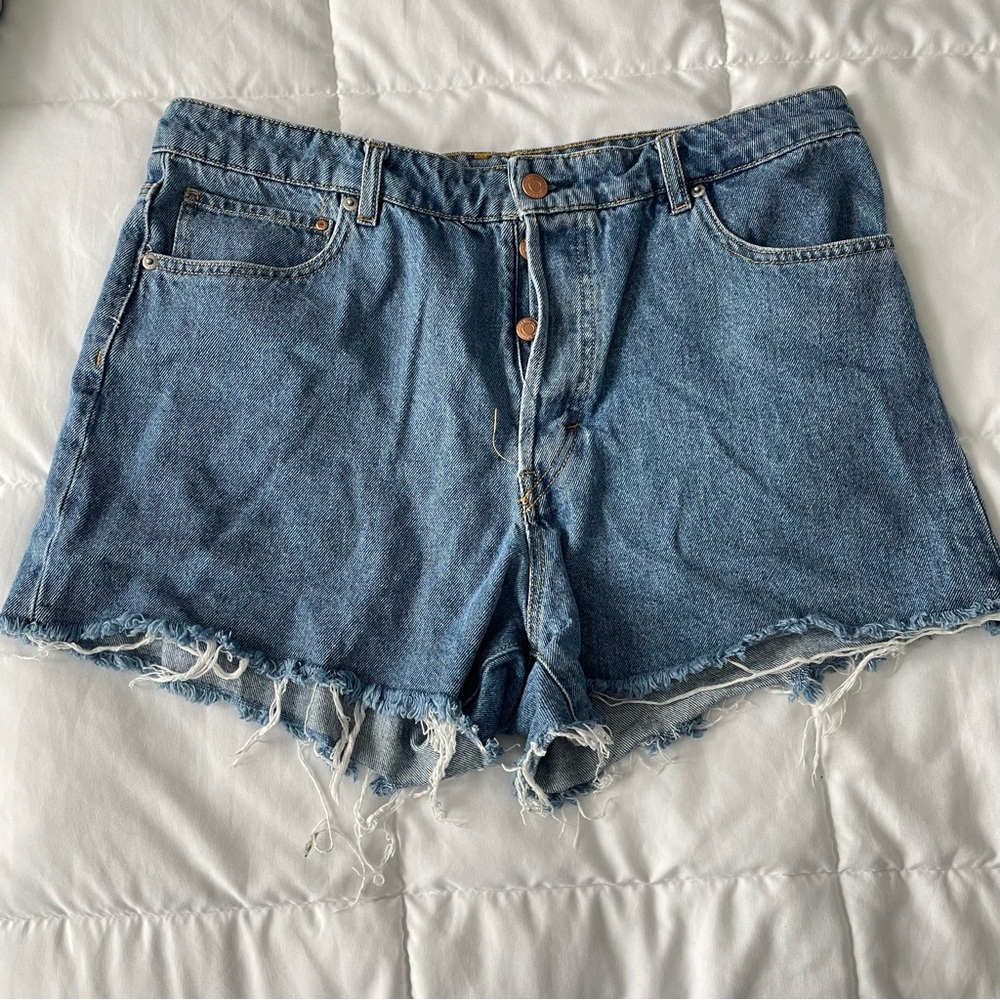 Size 12 | H&M | High-Waisted Vintage Cutoff Shorts